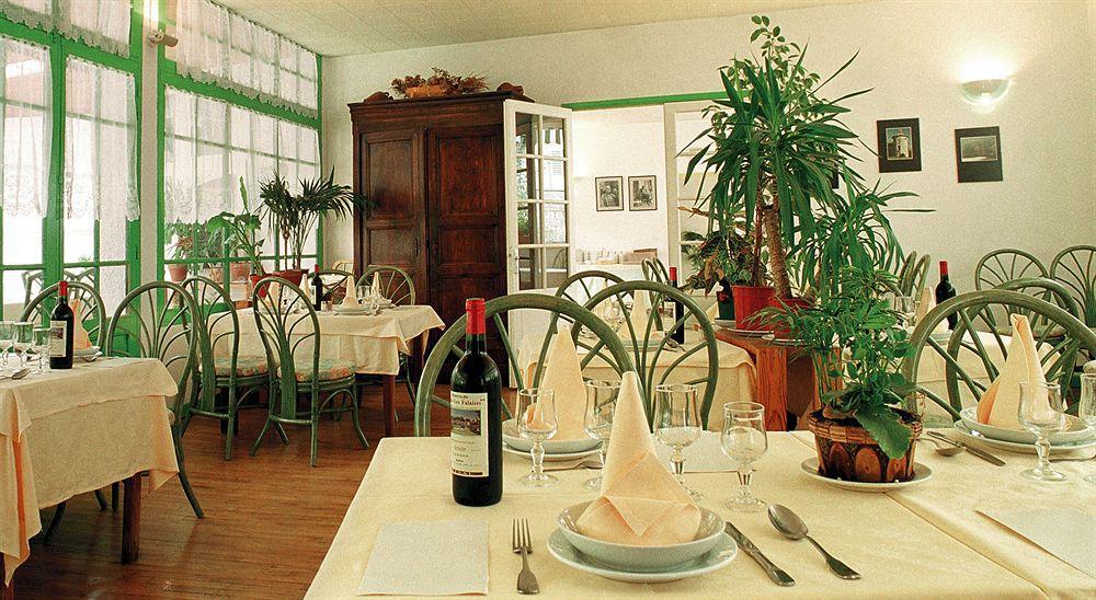 Bouziès Hotel Restaurant Les Falaises מסעדה תמונה